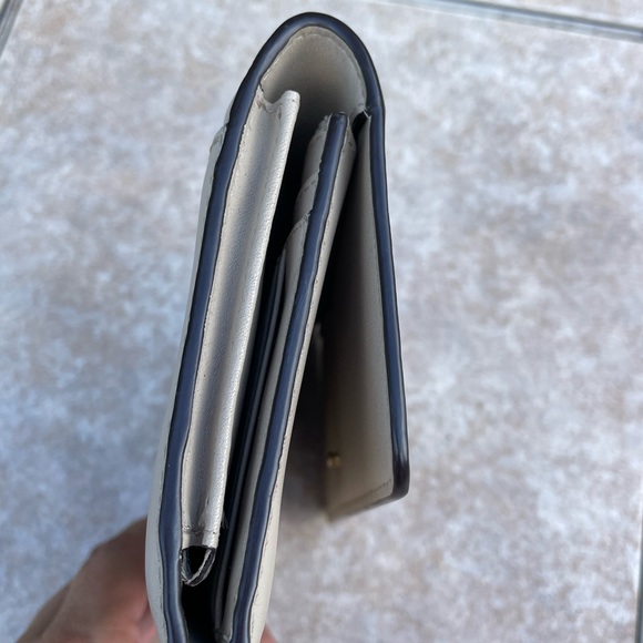 MICHAEL Michael Kors
Medium Carryall Tri-Fold Wallet - Picture 3 of 16